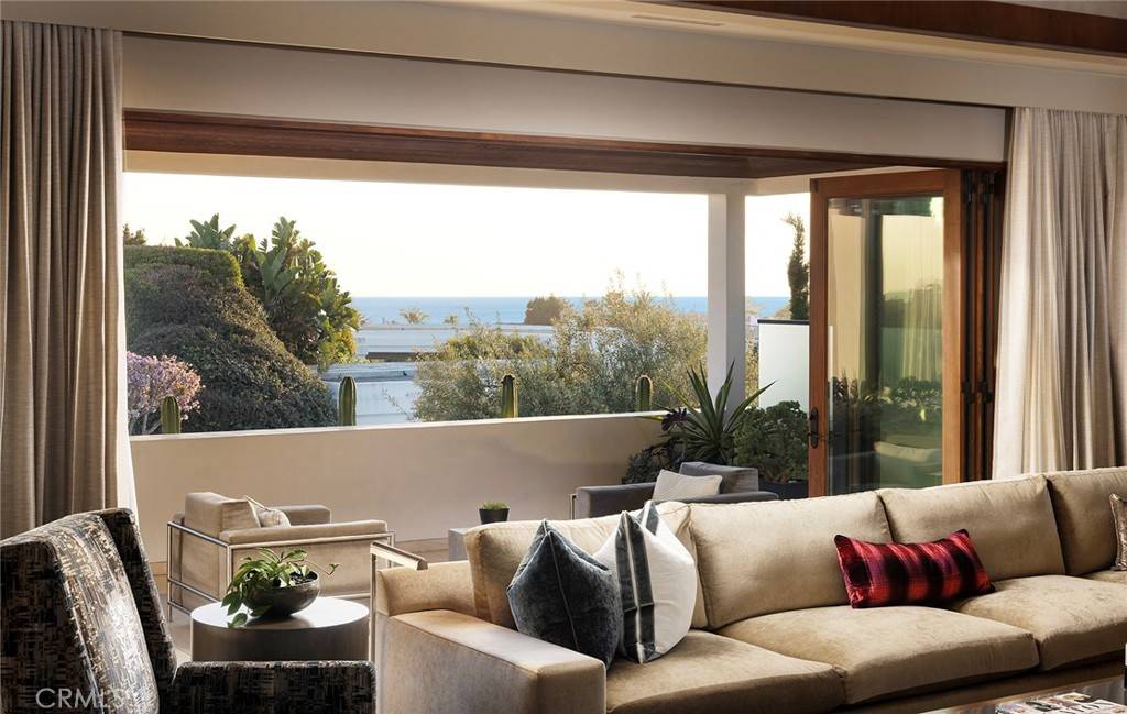 Corona Del Mar, CA 92625,4512 Roxbury RD