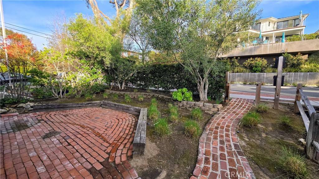Corona Del Mar, CA 92625,519 Poppy AVE