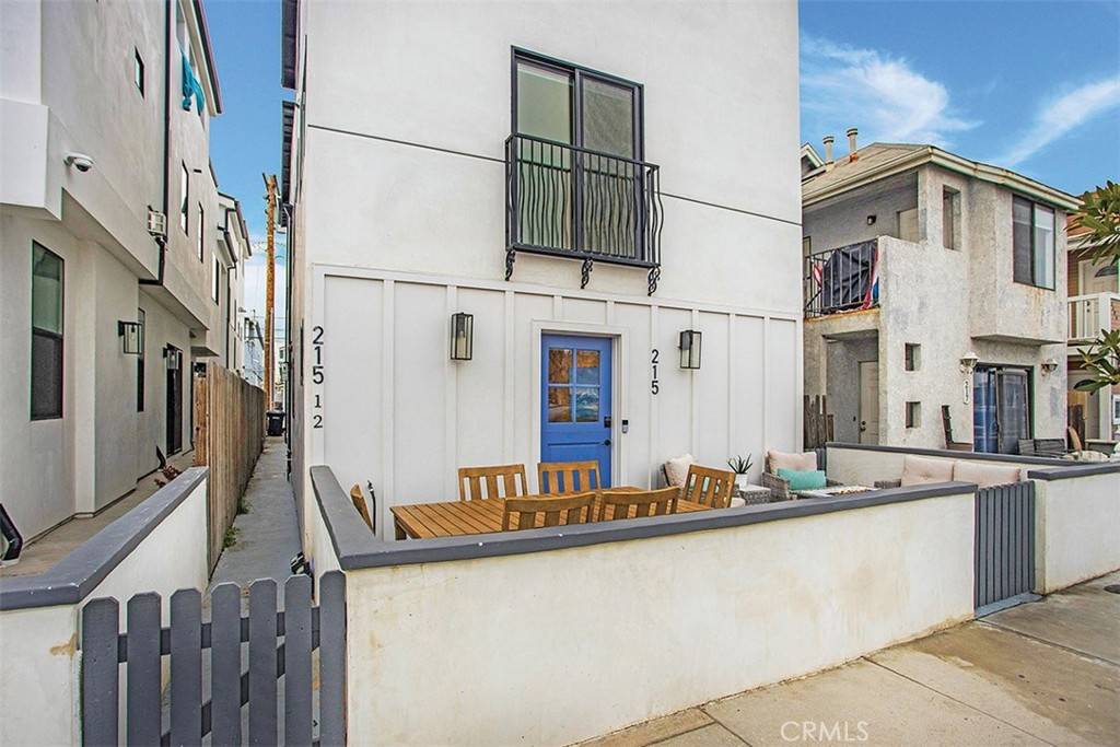 Newport Beach, CA 92663,215 32nd ST
