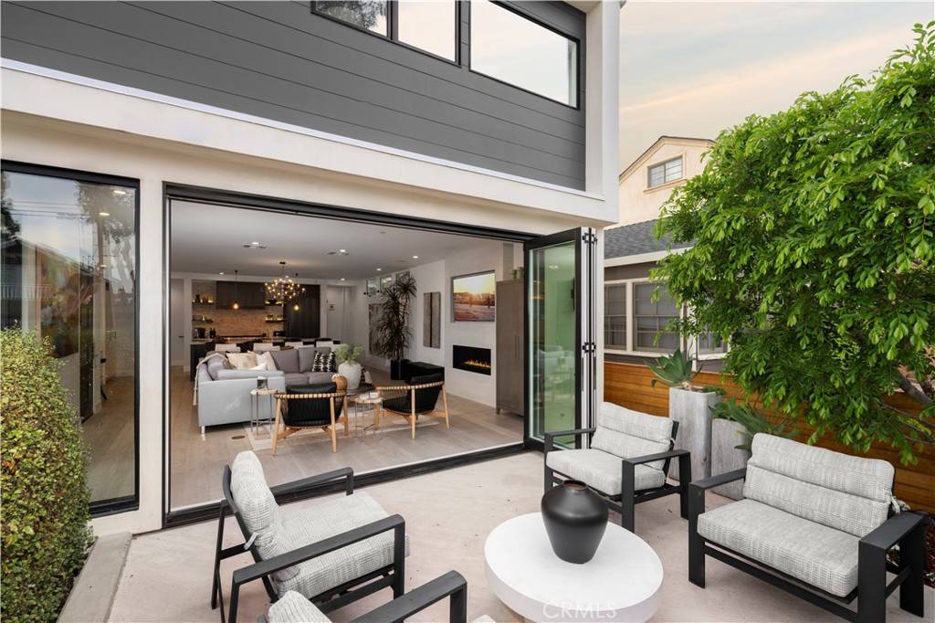 Corona Del Mar, CA 92625,701 Poppy AVE
