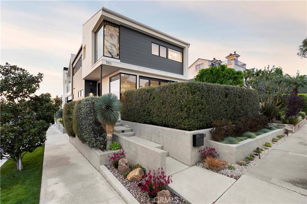 Corona Del Mar, CA 92625,701 Poppy AVE