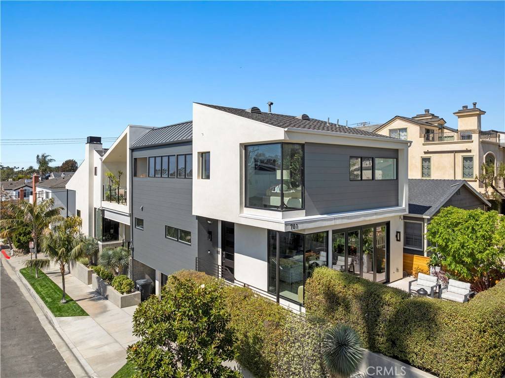 Corona Del Mar, CA 92625,701 Poppy AVE