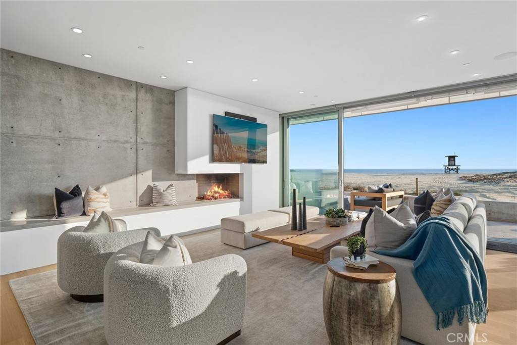 Newport Beach, CA 92661,2144 E Oceanfront
