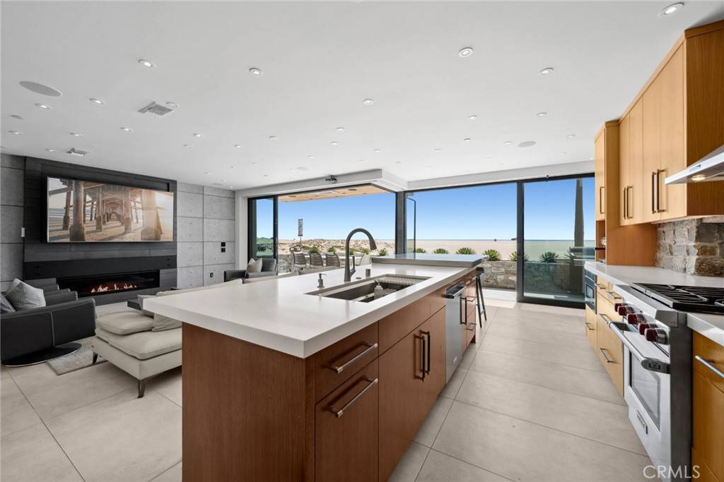 Newport Beach, CA 92661,800 W Oceanfront