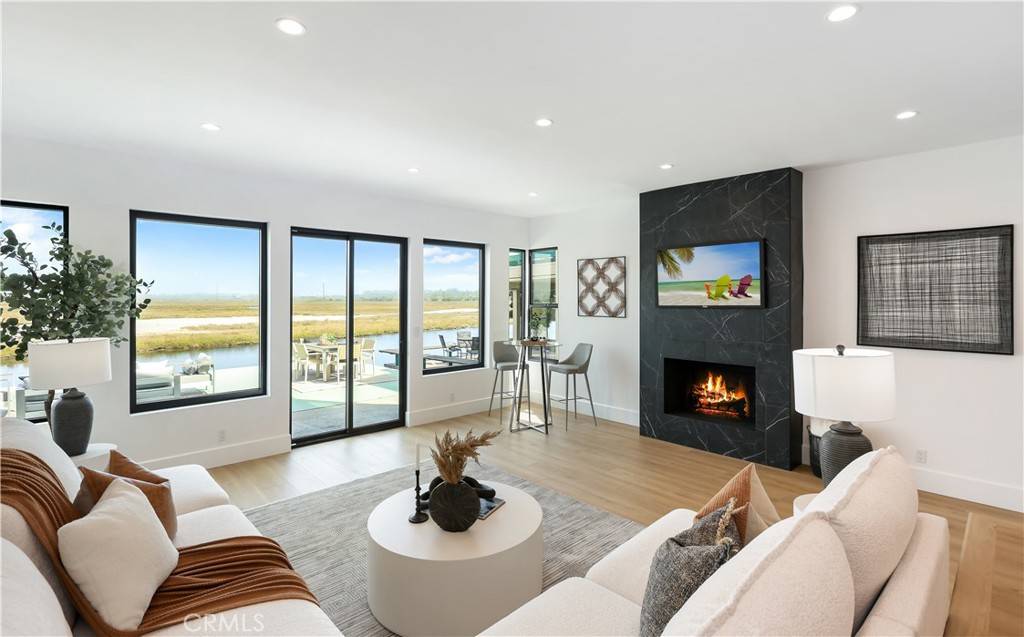 Newport Beach, CA 92663,237 Canal ST