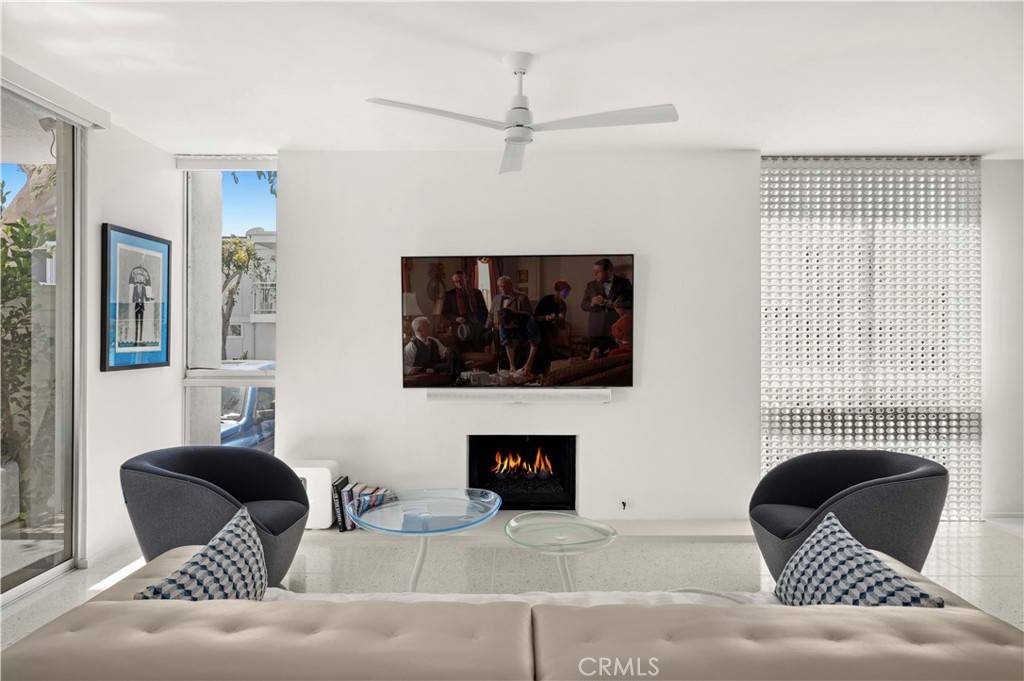 Corona Del Mar, CA 92625,733 Avocado AVE #108