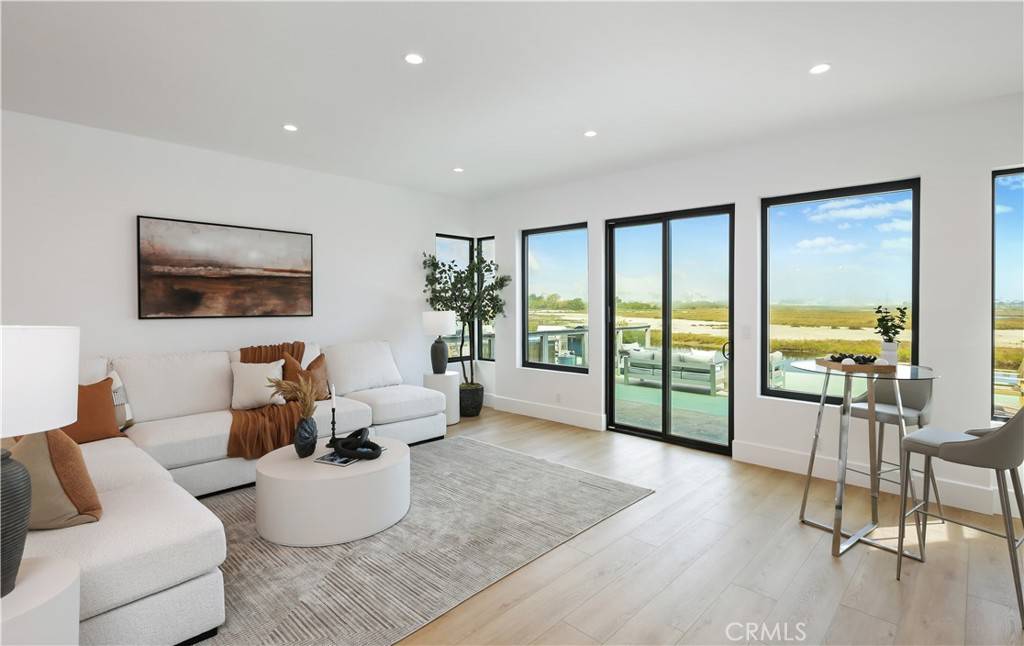 Newport Beach, CA 92663,237 Canal ST