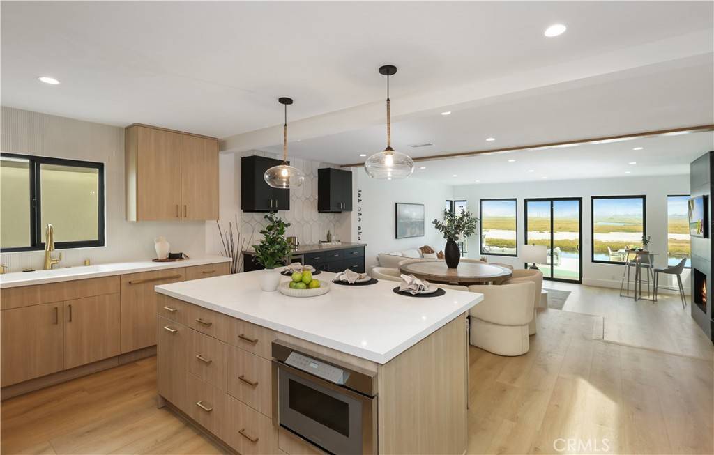 Newport Beach, CA 92663,237 Canal ST