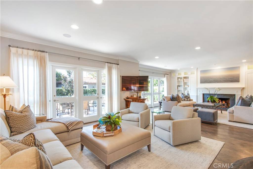 Newport Beach, CA 92663,213 Via Firenze