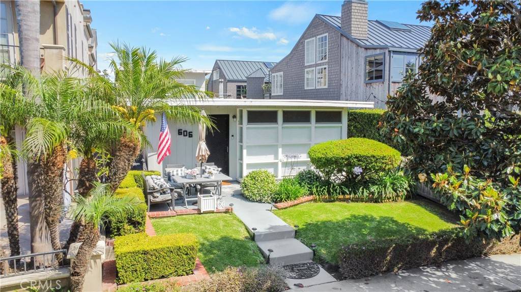 Corona Del Mar, CA 92625,606 Begonia AVE