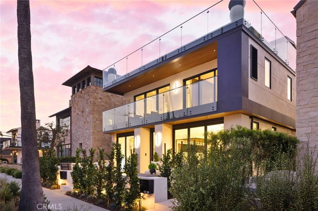 Corona Del Mar, CA 92625,303 Goldenrod AVE