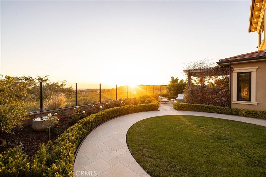 Irvine, CA 92602,212 Clear Falls