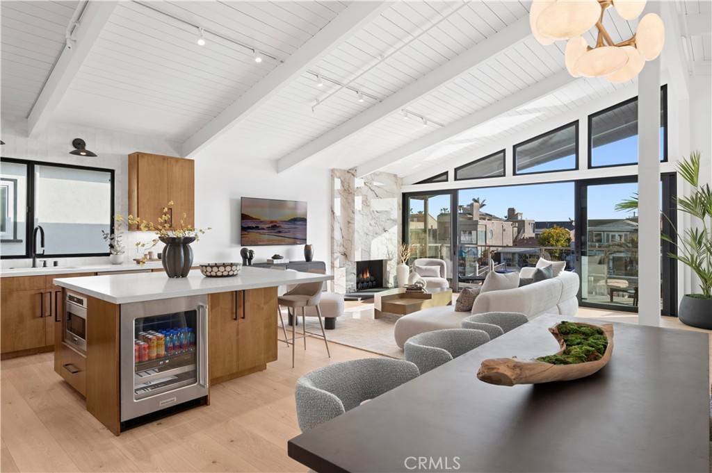 Newport Beach, CA 92663,4017 Channel PL