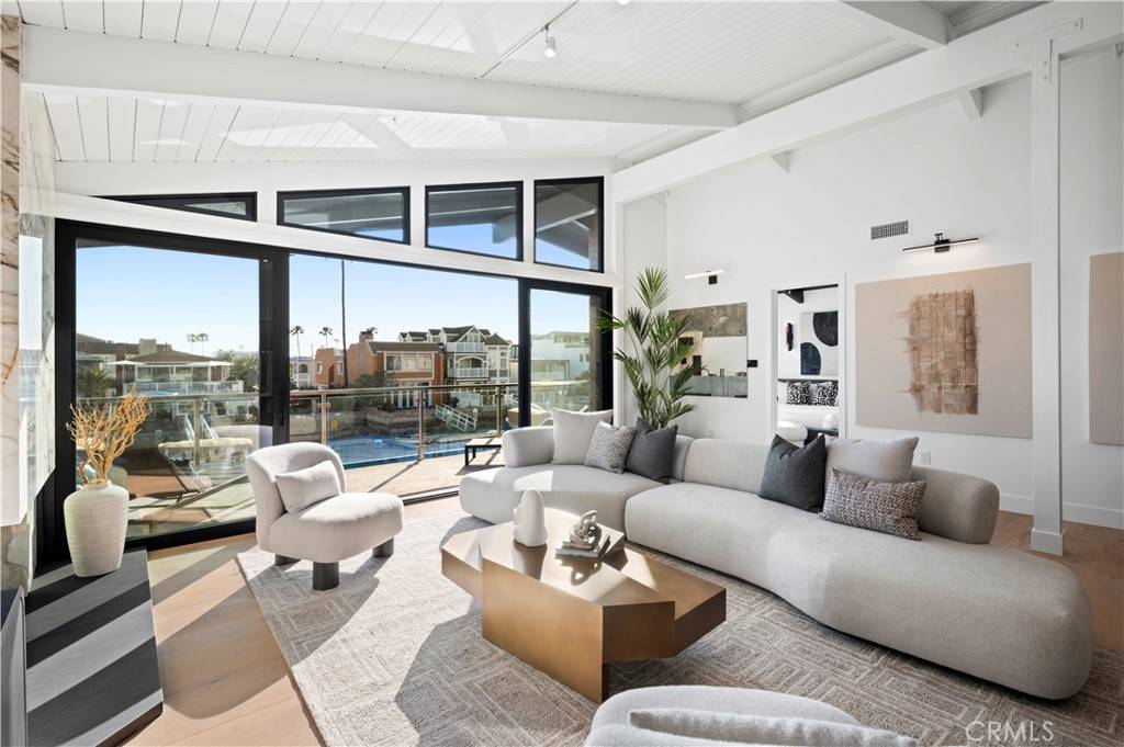 Newport Beach, CA 92663,4017 Channel PL
