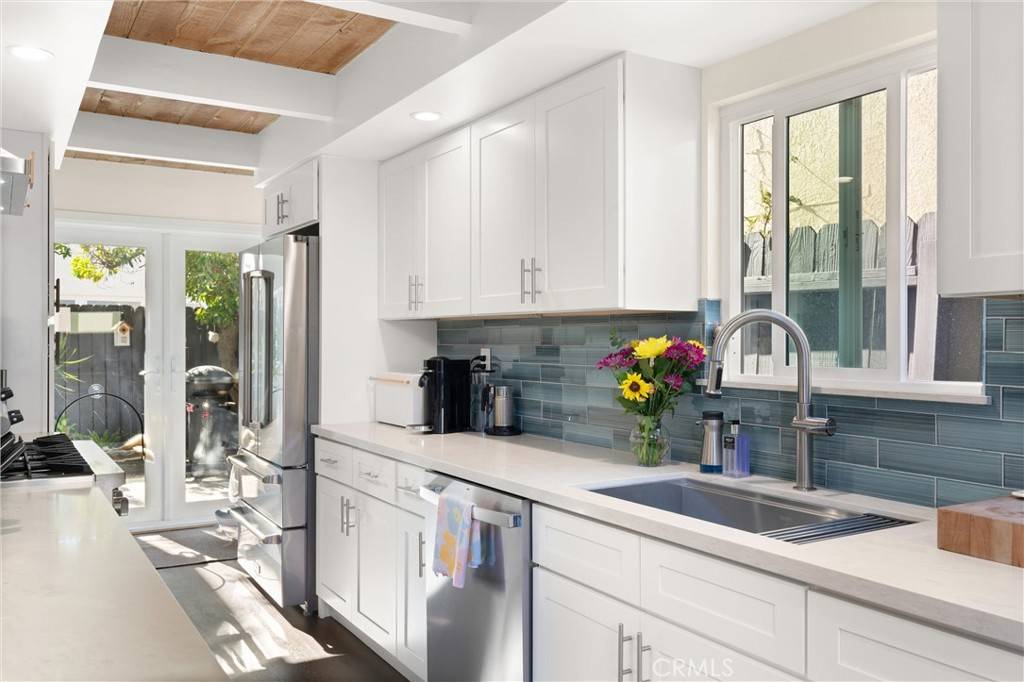 Newport Beach, CA 92663,327 62nd ST