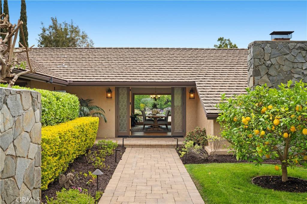North Tustin, CA 92705,2291 Pavillion DR