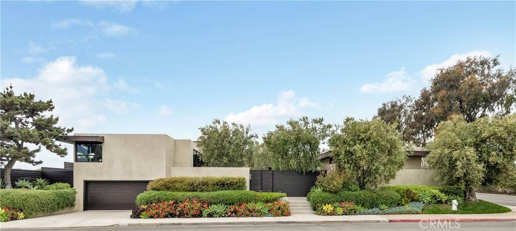 Corona Del Mar, CA 92625,711 K Thanga DR