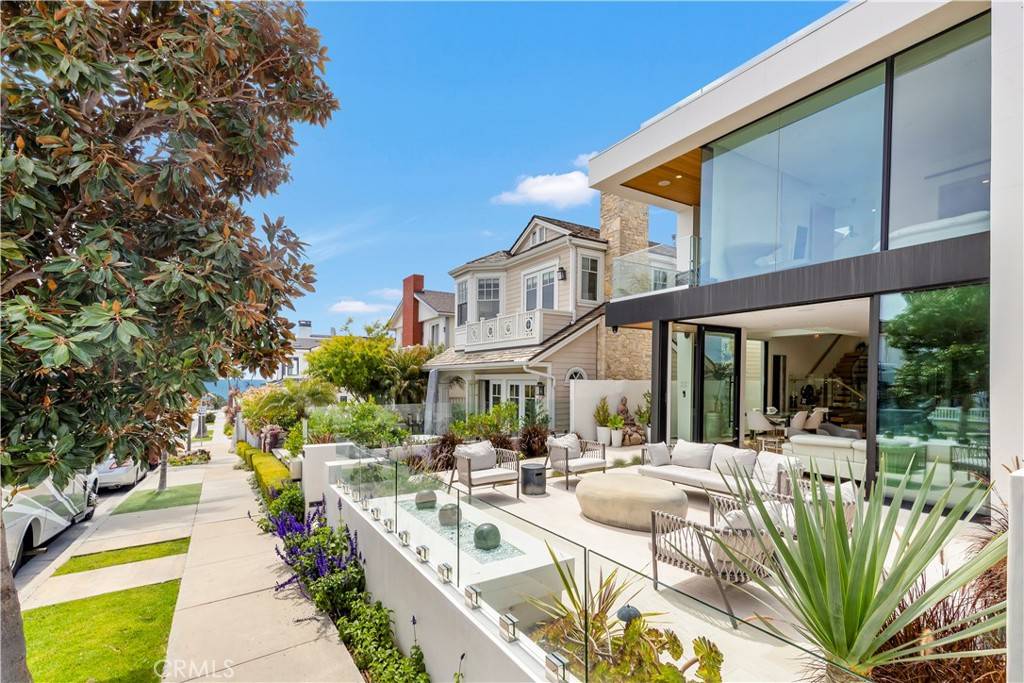 Corona Del Mar, CA 92625,221 Heliotrope AVE