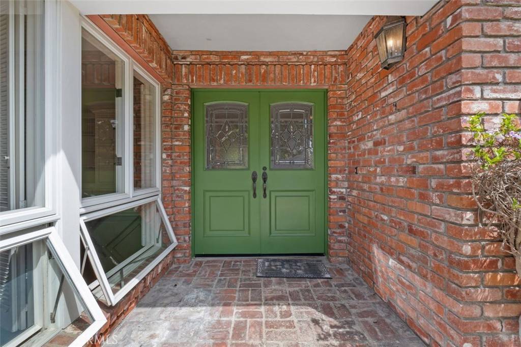 Newport Beach, CA 92660,1112 Pembroke LN