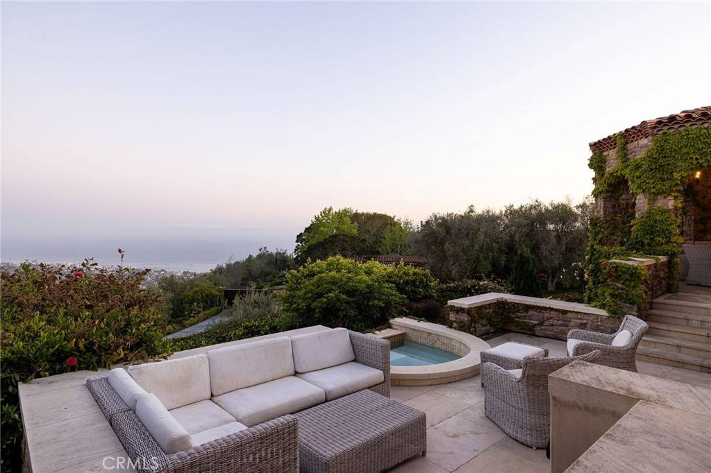 Laguna Beach, CA 92651,1302 Skyline DR