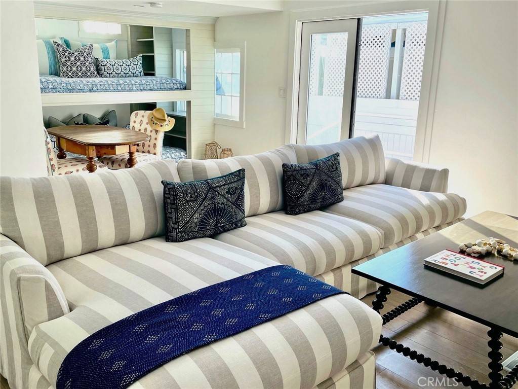 Newport Beach, CA 92660,265 Mayflower