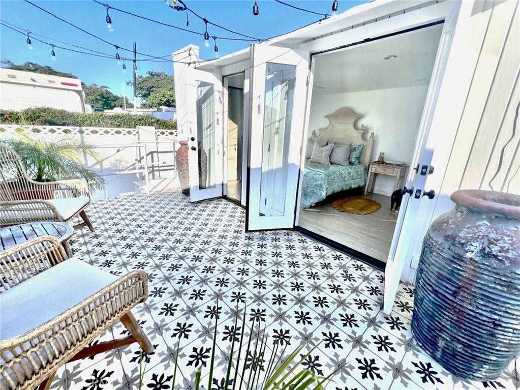 Newport Beach, CA 92660,265 Mayflower