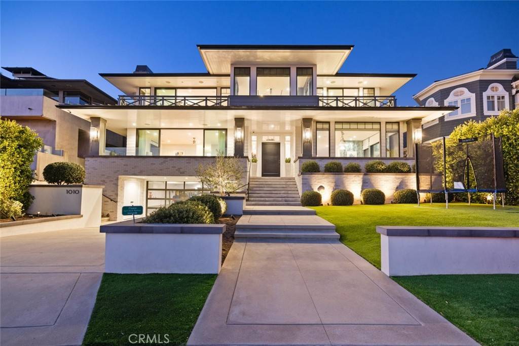 Newport Beach, CA 92663,1010 Kings RD