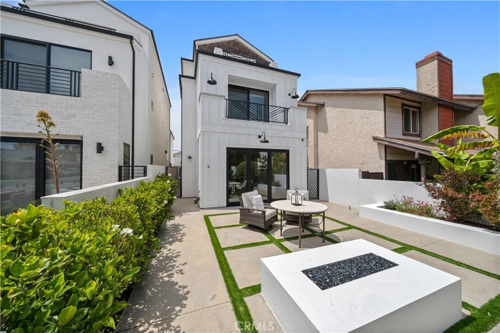 Huntington Beach, CA 92648,303 12th ST