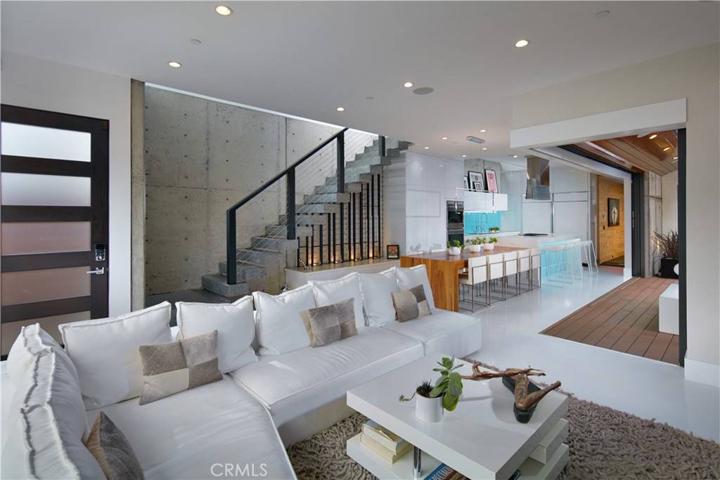 Corona Del Mar, CA 92625,604 Acacia AVE