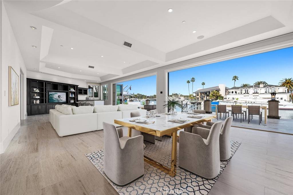 Newport Beach, CA 92660,45 Linda Isle