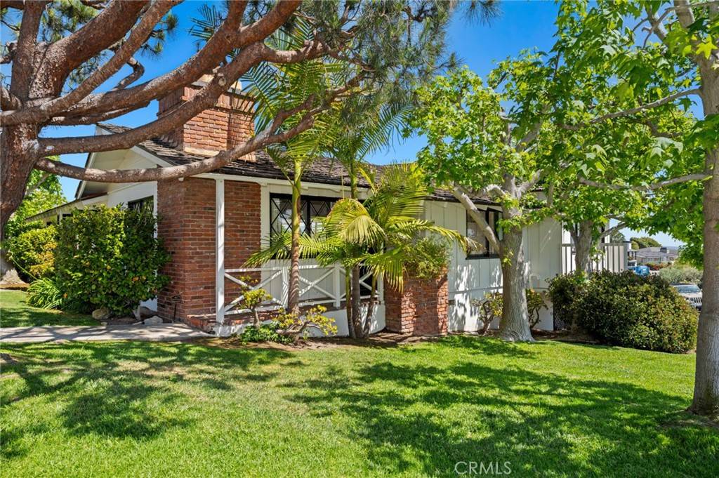 Corona Del Mar, CA 92625,544 De Anza DR