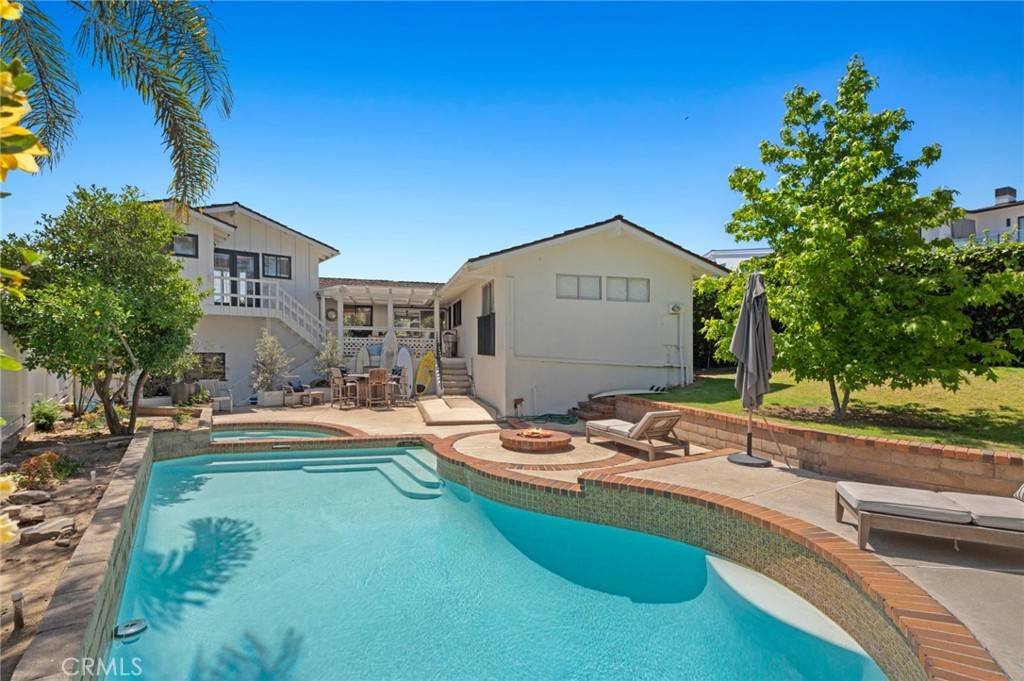 Corona Del Mar, CA 92625,544 De Anza DR