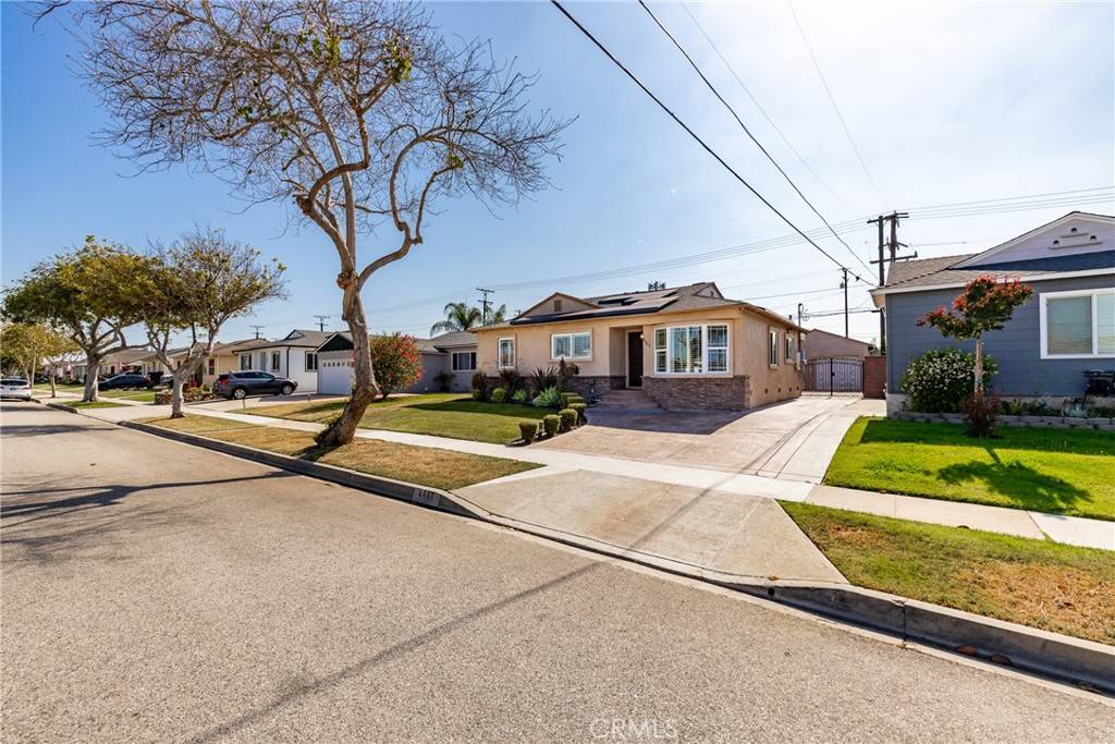 Lakewood, CA 90712,4667 Deeboyar AVE