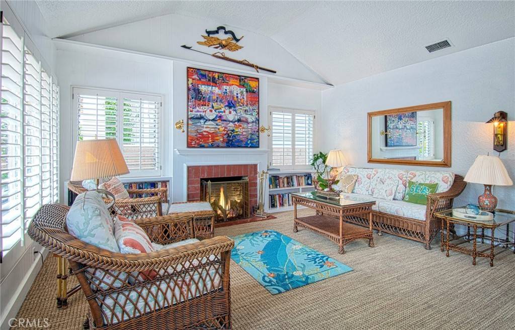 Newport Beach, CA 92662,209 Agate AVE