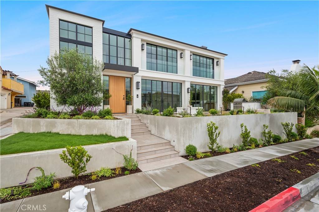 Corona Del Mar, CA 92625,2820 Bayview DR