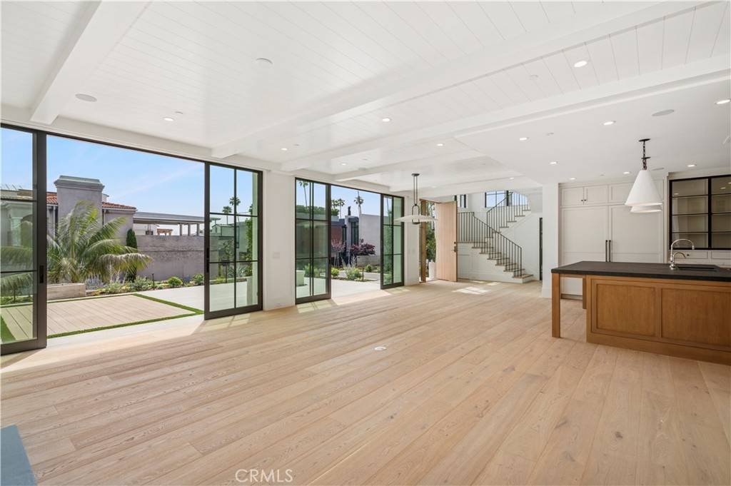 Corona Del Mar, CA 92625,2820 Bayview DR
