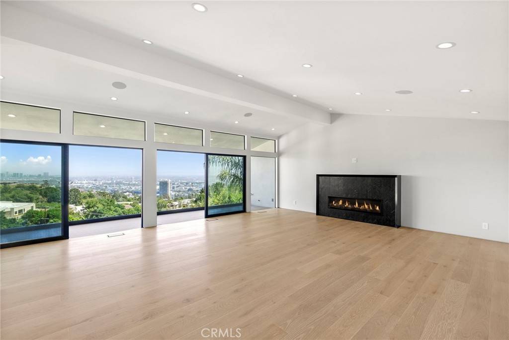 Beverly Hills, CA 90210,9336 Lloydcrest DR