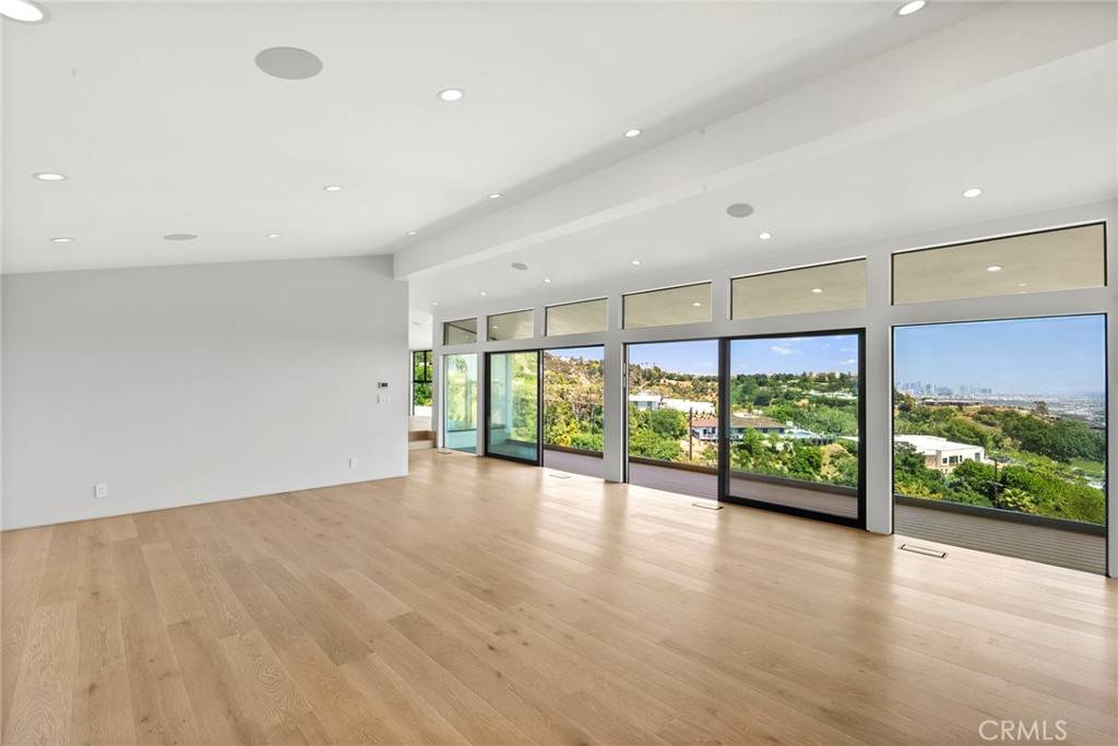 Beverly Hills, CA 90210,9336 Lloydcrest DR