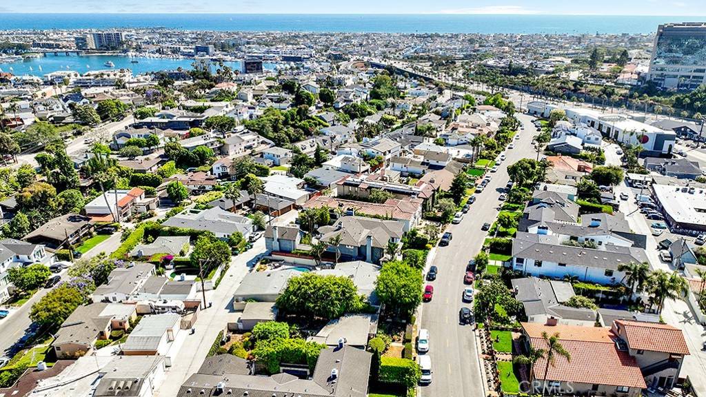 Newport Beach, CA 92663,428 Holmwood DR