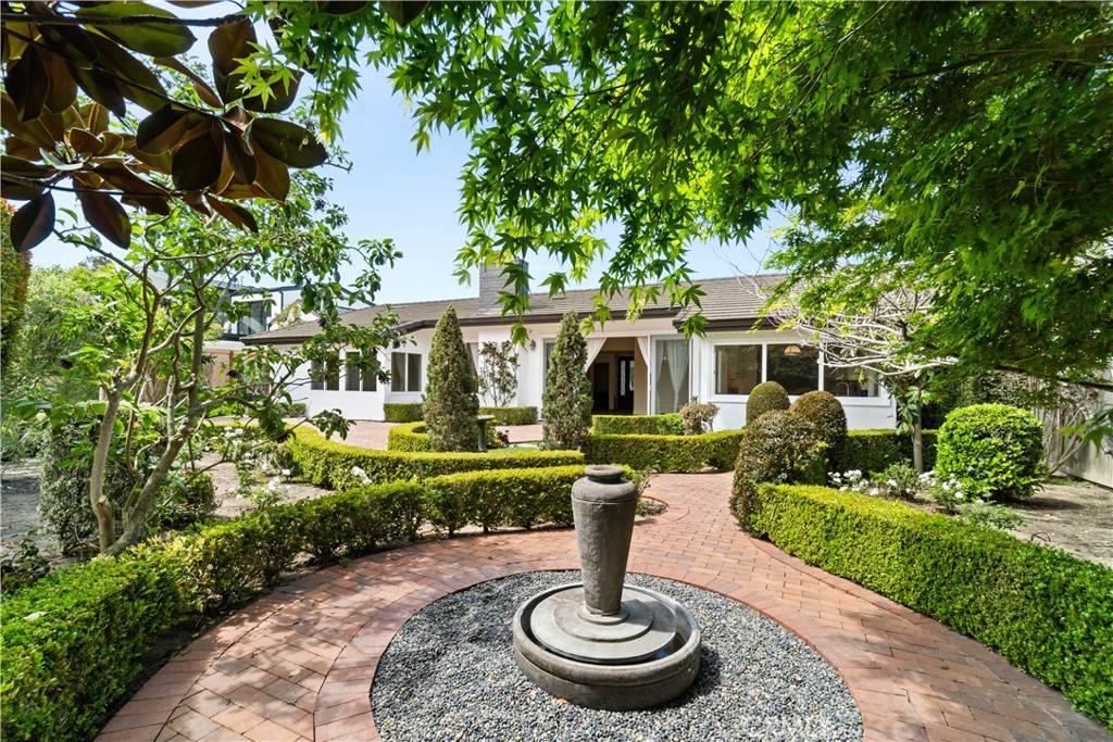 Corona Del Mar, CA 92625,1520 Sandcastle DR