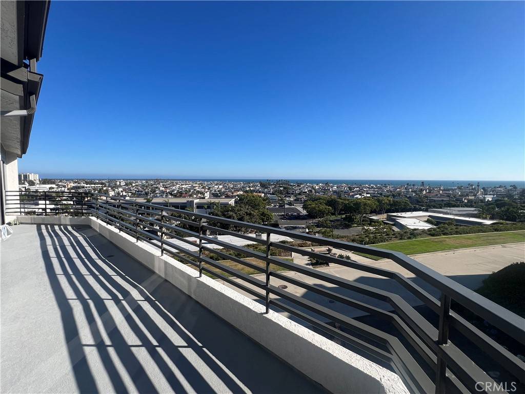 Newport Beach, CA 92663,270 Cagney LN #311