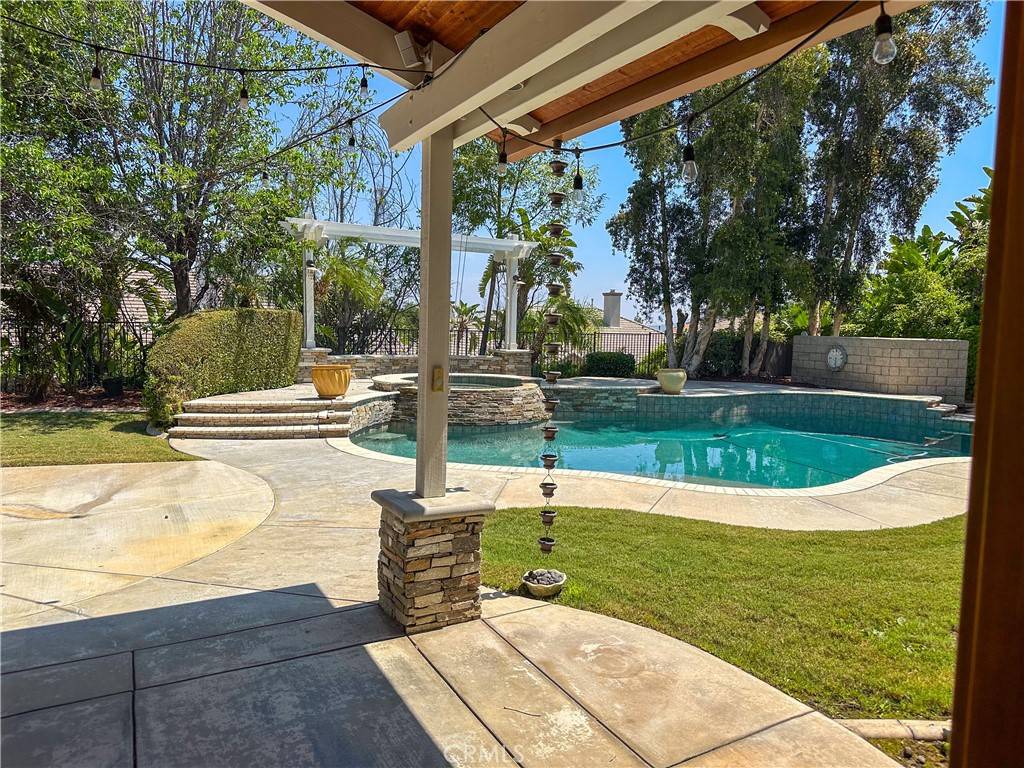 Corona, CA 92881,1073 Peter Christian CIR