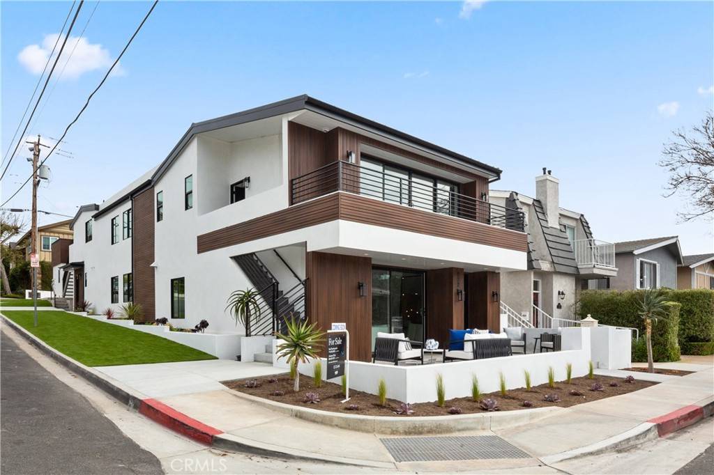 Corona Del Mar, CA 92625,520 Iris #B AVE