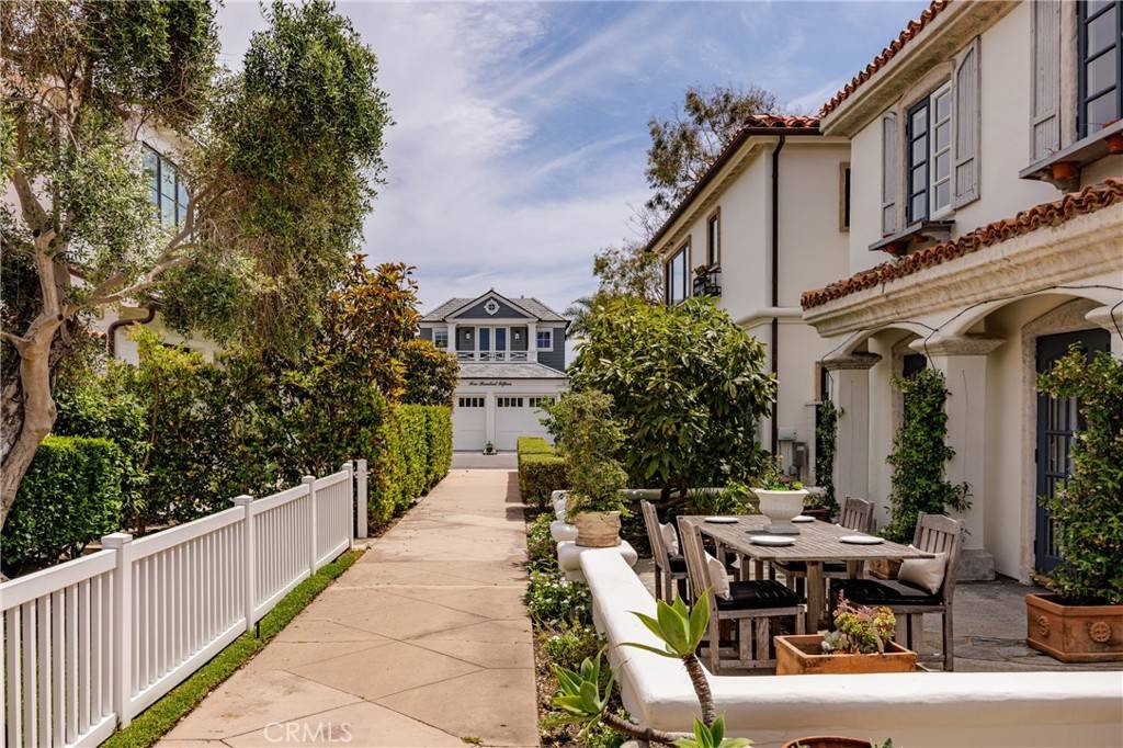 Newport Beach, CA 92663,104 Via Lorca