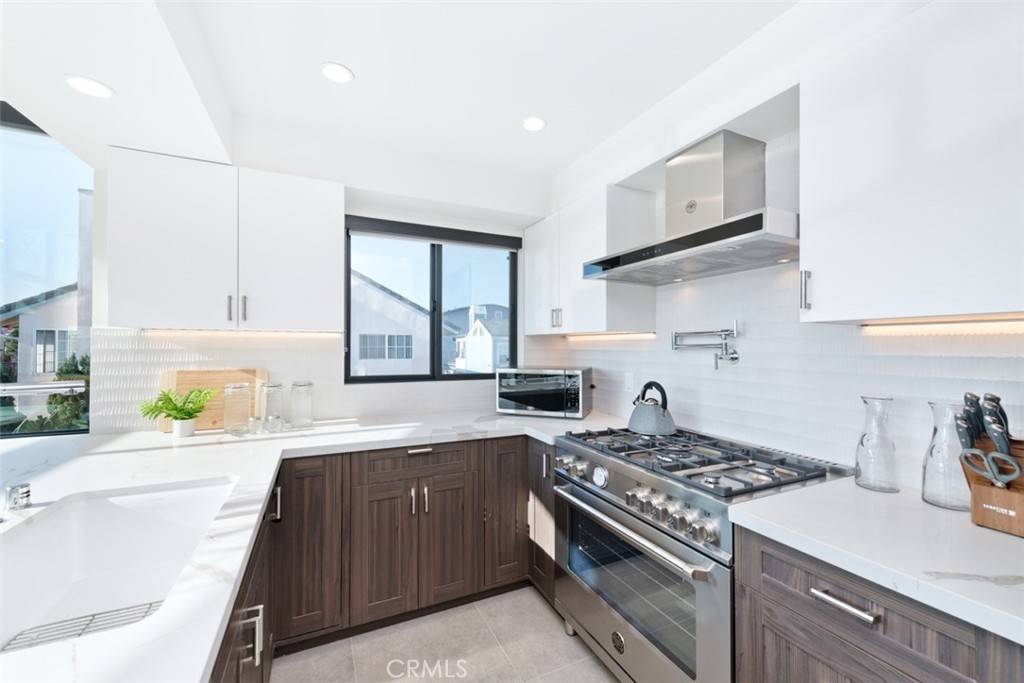 Newport Beach, CA 92661,500 E Balboa BLVD