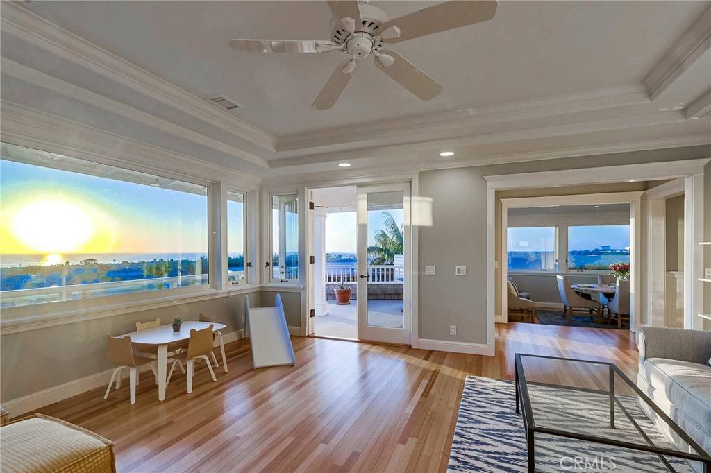 Corona Del Mar, CA 92625,407 Mendoza TER