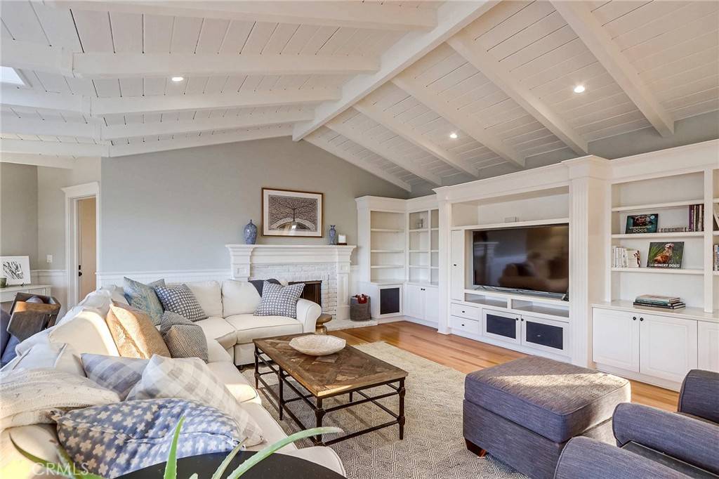Corona Del Mar, CA 92625,407 Mendoza TER
