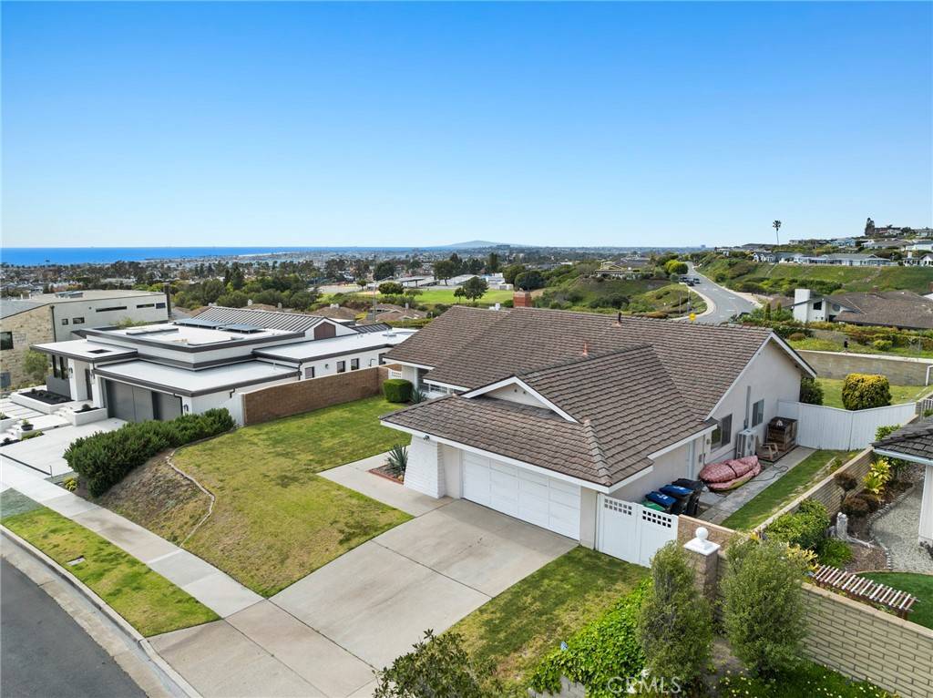 Corona Del Mar, CA 92625,935 Tiller WAY