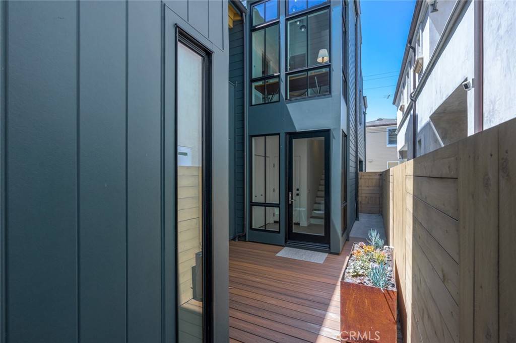 Corona Del Mar, CA 92625,619 1/2 marguerite