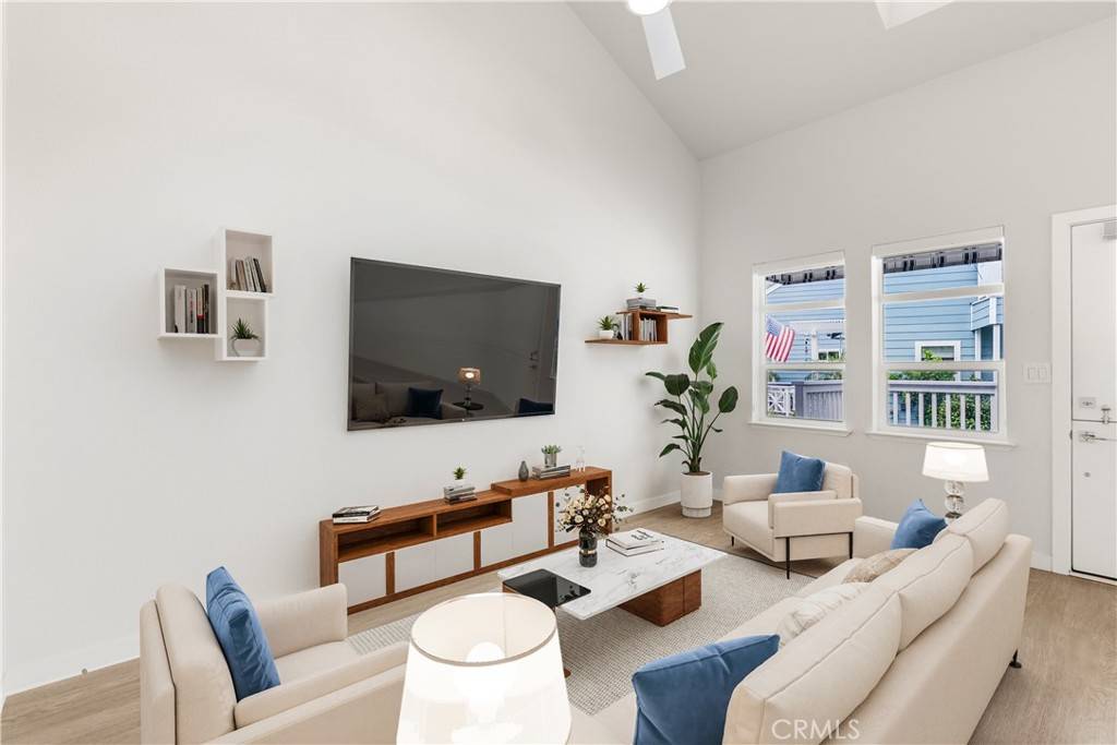 Newport Beach, CA 92663,51 Beach DR